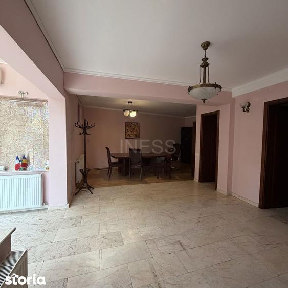 Casă cu 5 camere cu Teren 200 Mp în Centrul Civic