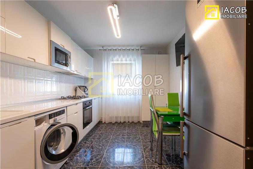 Apartament cu 3 camere decomandat, mobilat în 9 Mai
