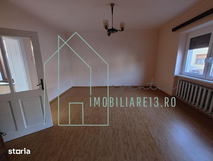 Casă cu 3 camere cu Teren 1600 Mp în Central