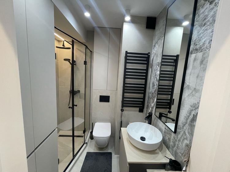 Apartament cu 3 camere semidecomandat în Pipera
