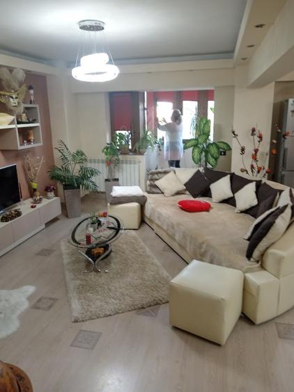 Apartament cu 2 camere semidecomandat în Intim