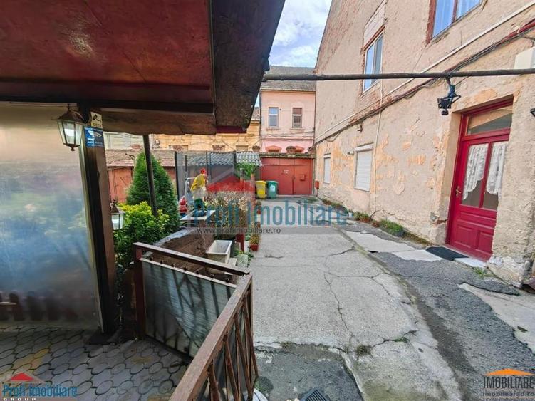 Apartament cu 2 camere semidecomandat, mobilat în Central