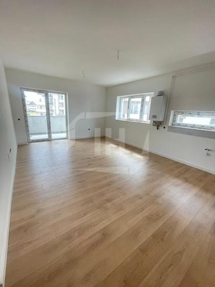 Apartament cu 3 camere semidecomandat în Florești