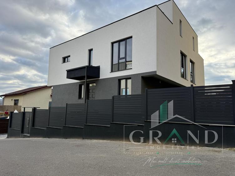 Duplex cu 4 camere cu Canalizare în Florești