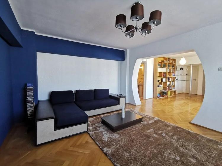 Apartament cu 3 camere decomandat în Central