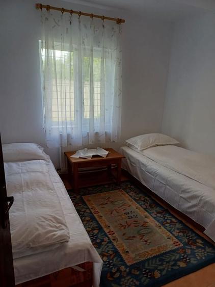 Casă cu 4 camere cu Teren 1000 Mp în Bran
