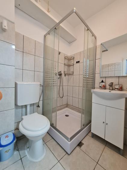 Apartament cu 2 camere semidecomandat, mobilat în