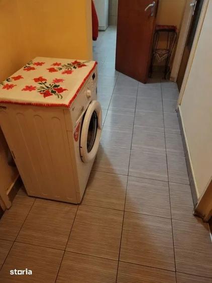 Apartament cu 3 camere decomandat în Berceni
