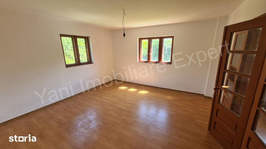 Casă cu 3 camere cu Teren 2401 Mp în Ciofrângeni