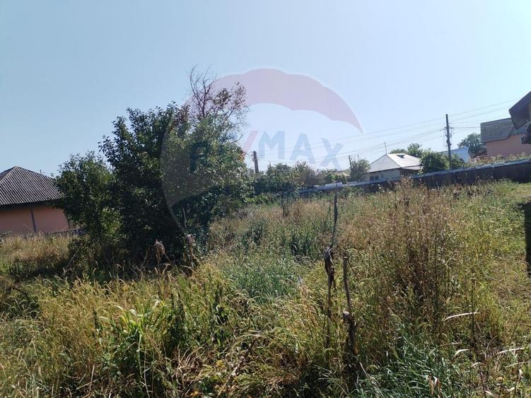 Casă individuală cu 4 camere cu Teren 3370 Mp în Central