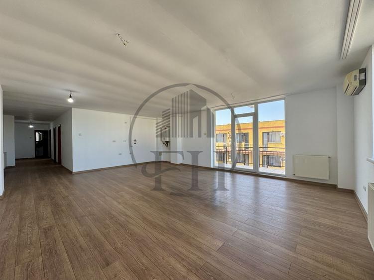 Apartament cu 3 camere decomandat în Sud