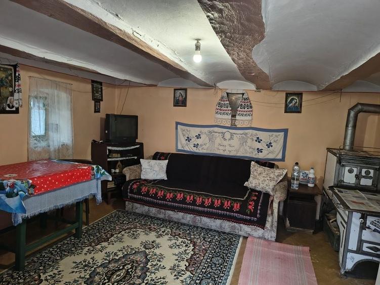 Casă cu 3 camere în Lotrioara
