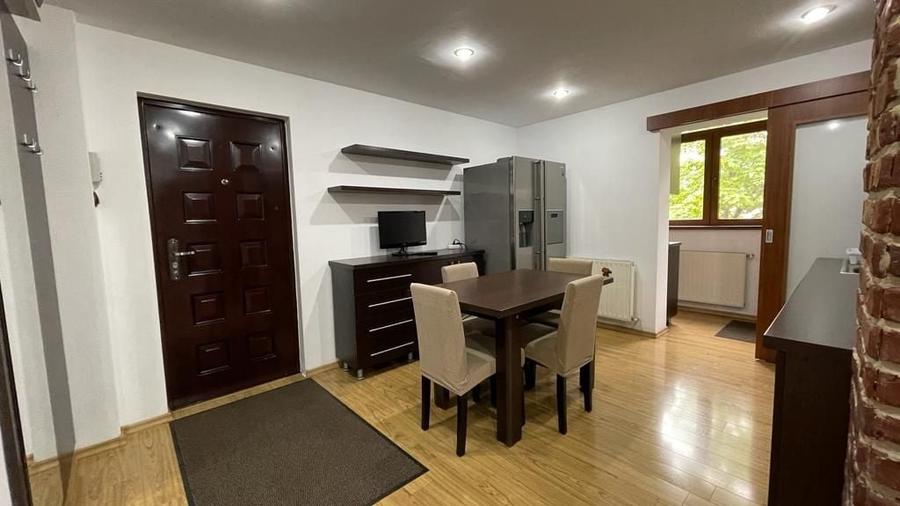 Apartament cu 2 camere decomandat în Petros
