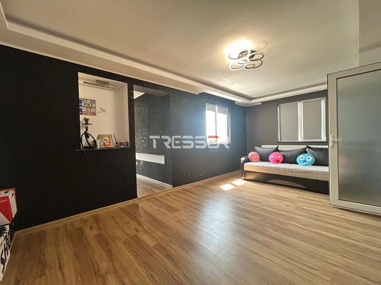 Casă cu 5 camere cu Canalizare în Lumina