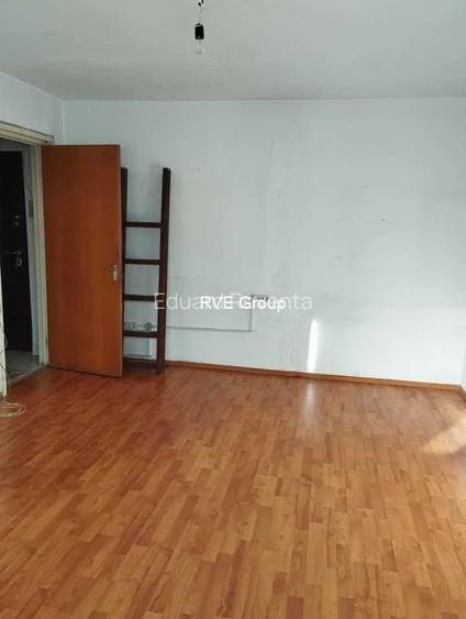 Vanzari Garsoniera Militari -  metrou Gorjului la scara