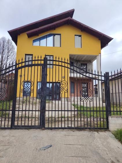 Casă de vânzare  - 1