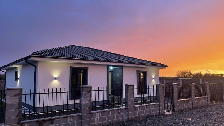 Individuala/103mp/529 mp teren/3 dormitoare/2 bai - 1