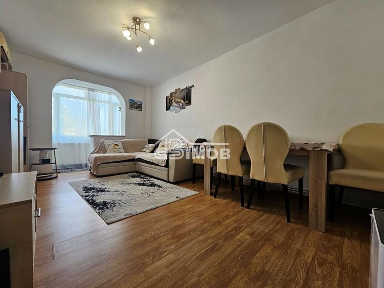 Apartament cu 3 camere, mobilat în Micro 8