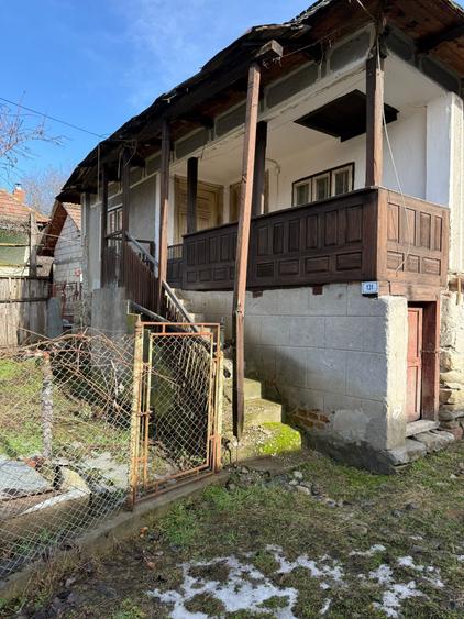 Gospodarie in Barbatesti, zonă de deal, liniște, natura - 2