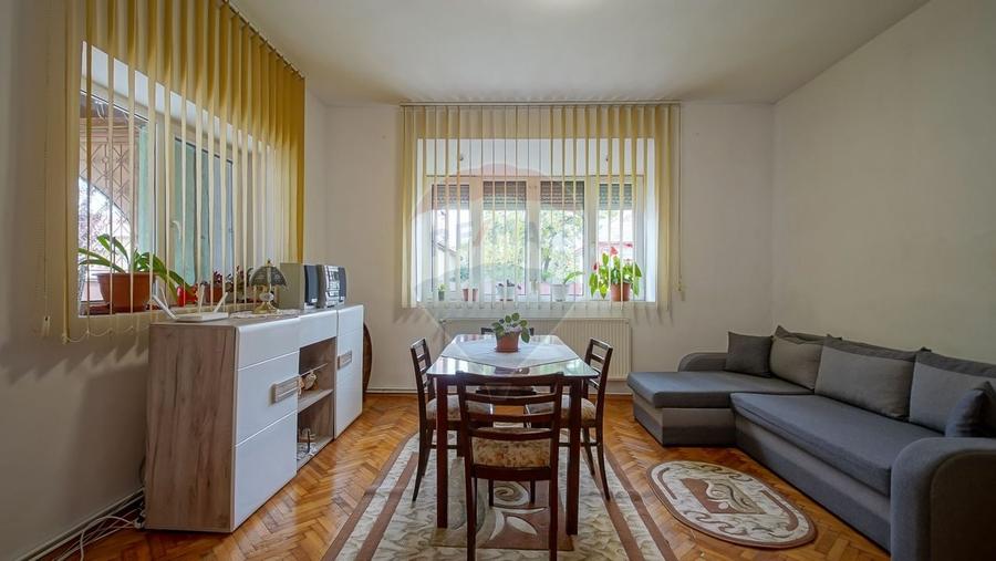 Casa spatioasa cu teren generos, in zona centrala a Sacelelor - 1