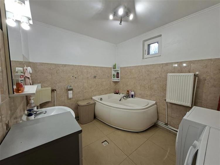 Casa P , 3 camere , 98 mp, teren 480 mp, zona  Letea Veche - 8