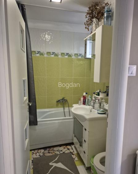 Apartament 3 camere de vanzare