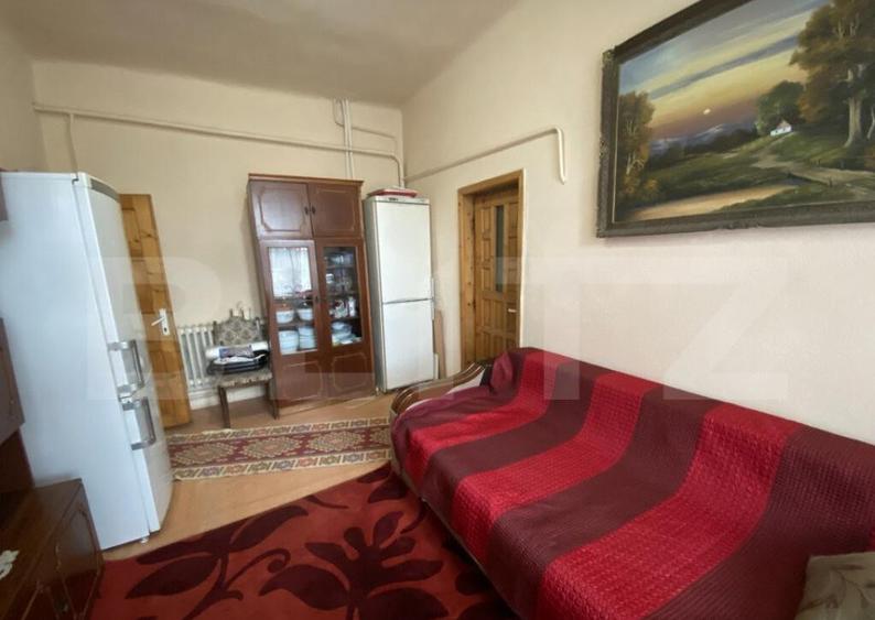 Casa de vanzare, spatiu comercial in suprafata 220 mp, in l - 8