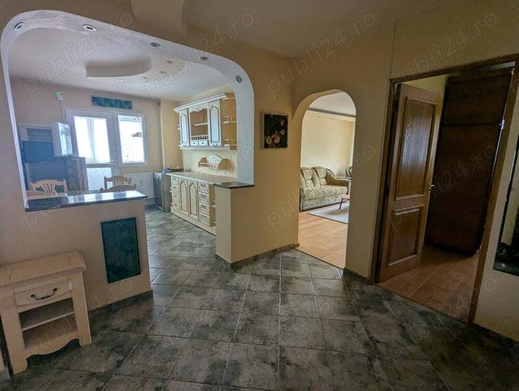 Apartament cu 4 camere semidecomandat în Pantelimon