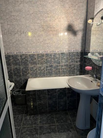 Husi. Centru. 3 camere. Etaj 3 din 4 - 2