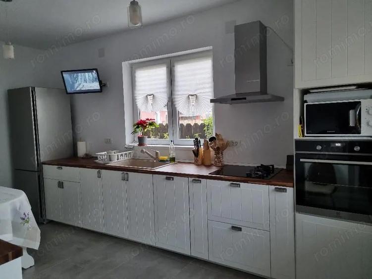 Vand casa cu garaj si teren comuna Islaz, Turnu Magurele, judetul Teleorman - 6