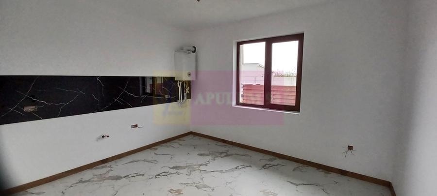 Sabareni, casa noua, 3 camere, 2 bai, bucatarie, terasa, pivnita - 9