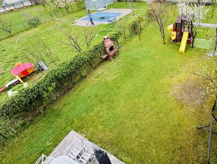 Vila cu 10 camere, curte de 1000 mp, 2 garaje, stradă fără blocuri, Sisești lâng - 2