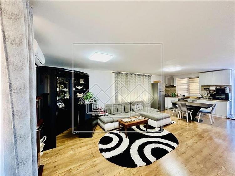 Casa individuala in Sura Mare cu 2 garaje, 2 terase si teren de 493 mp - 5