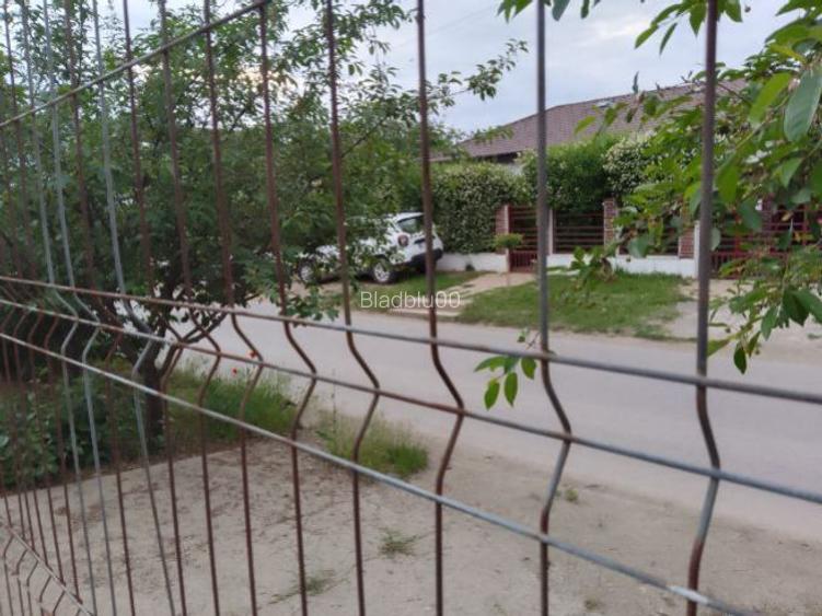 600 m lîngă școală și stb 600 m lîngă școală și stb