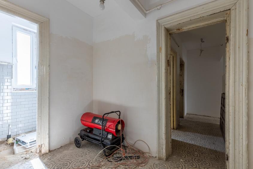 Zona Victoriei vila frumoasa nerenovata - 8