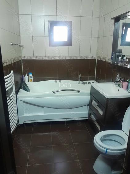 Vand apartament 3 camere 2 bai