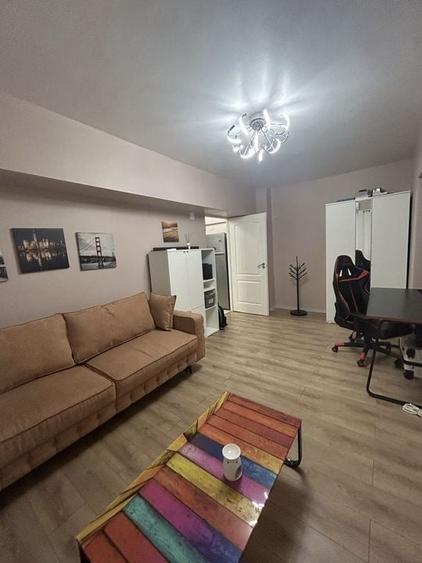 Garsoniera renovata bloc mixt Valea Ialomitei, Romancierilor - 2