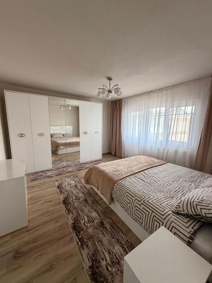 Inchiriez apartament 3 camere Micro 4 - 1