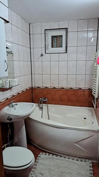 Proprietar. Vand apartament 3 camere et. 1 - 3