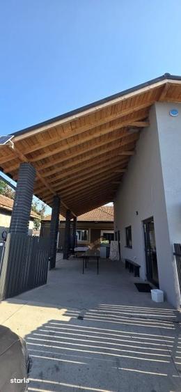 Casă cu 6 camere cu Teren 580 Mp în Podari