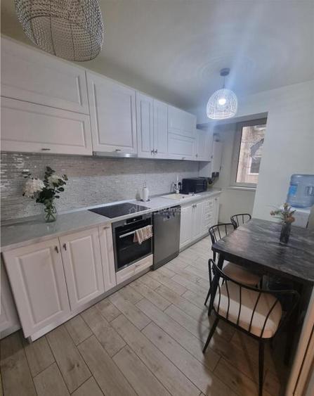 Apartament 3 cam et 2 decomandat renovat zona Colfescu - 2