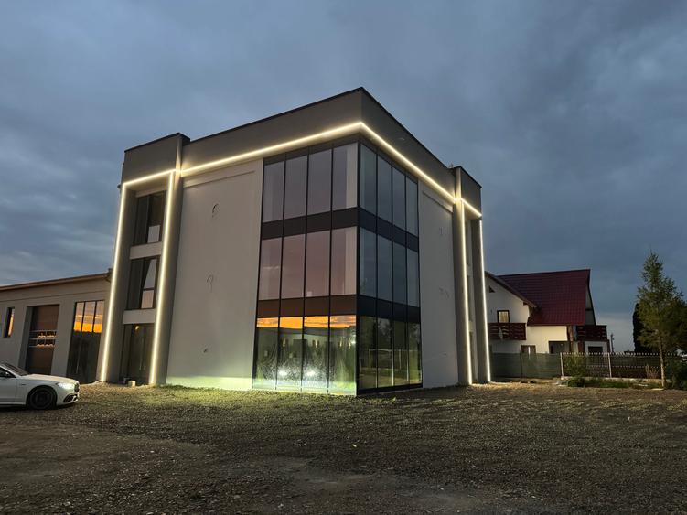 De inchiriat 3 spatii de 200 m2 si hala de 450m2 In Radauti - 1