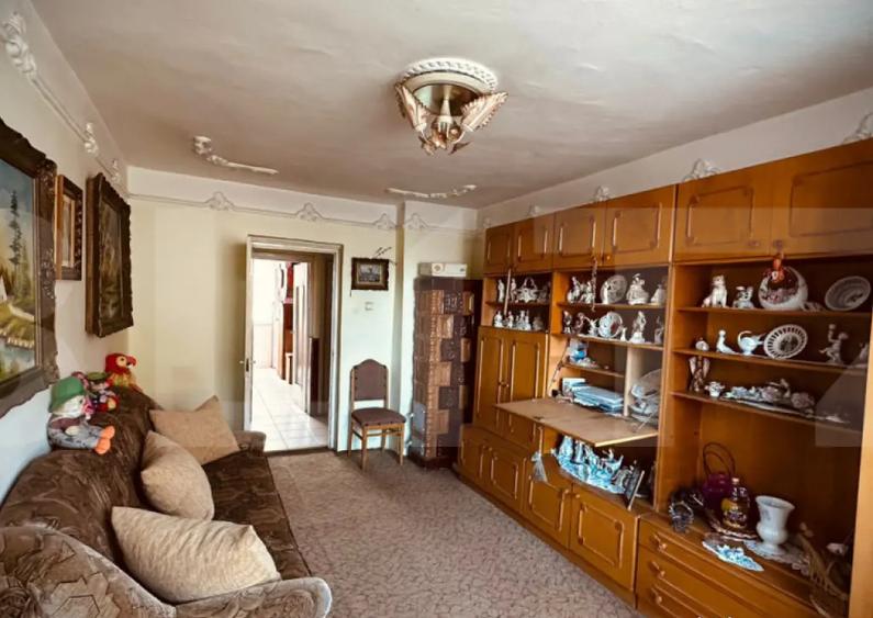 Apartament cu 3 camere si balcon, decoamandat, spatios si ca - 1