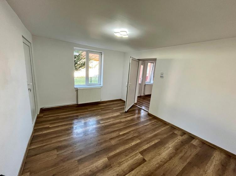 Casă complet renovată, teren 556 mp – Zărnești | 118.000 € - 1