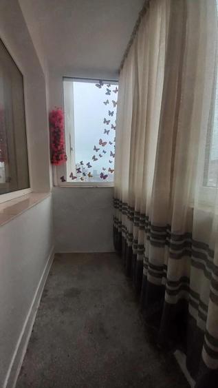 Inchiriez o camera intr-un apartament cu 3 camere - 2