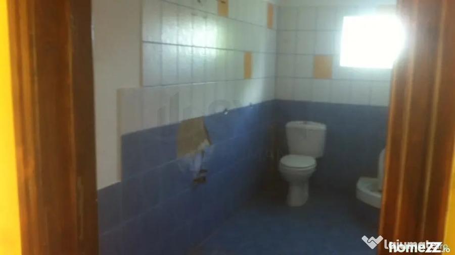 Casă cu 6 camere cu Teren 3163 Mp în Central