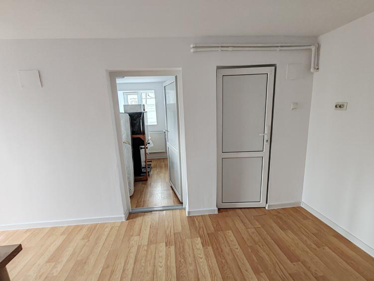 Casa 8 camere pretabila sediu firma GHIMBAV - 12