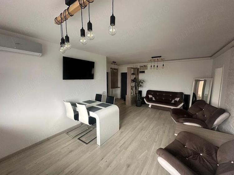 Apartament de vanzare - 3 camere Zona Marul de Aur - 3