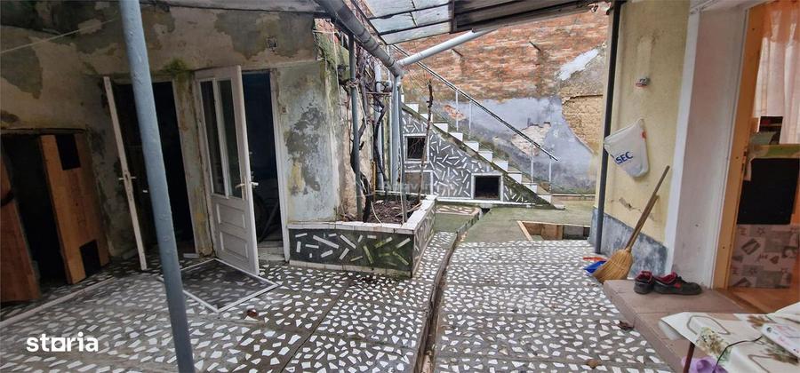 Resita Casa la Pret de Apartament,Parter, Etj 1 si Pod, Zona Muncitore - 15