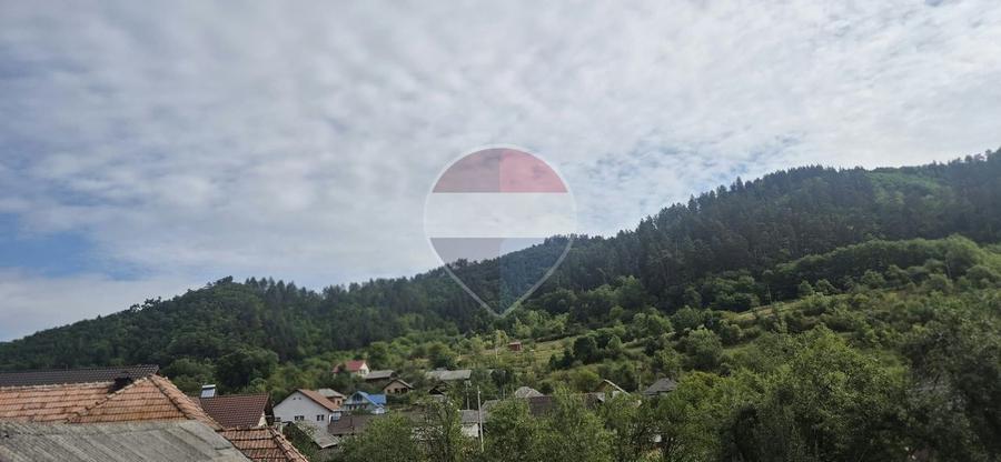 Casă individuală cu 4 camere cu Teren 556 Mp în Rozavlea